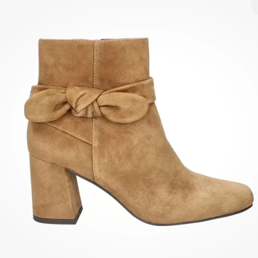 NIB Bella Vita Felicity cognac suede leather bootie bow detail ankle Size 6.5